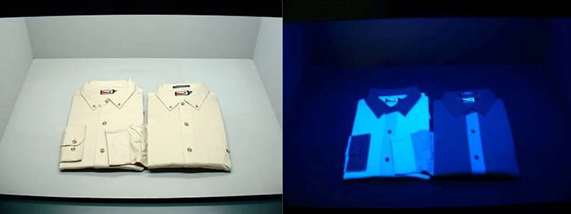 Camisetas bajo luz blanca diurna y bajo luz ultravioleta.